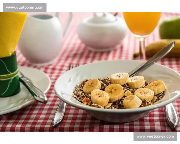 游泳比赛前最佳饮食选择与能量补充策略解析